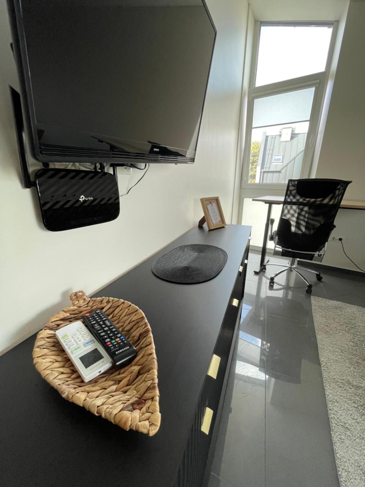 Apartment Krantine - Self Check In Каунас Екстериор снимка